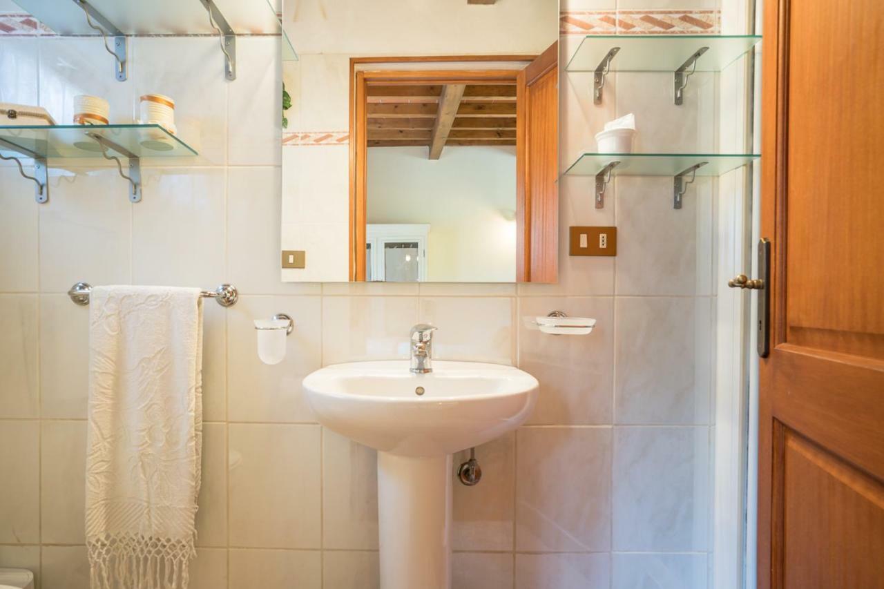 B&B Rosso Baccara Montevettolini Exterior photo