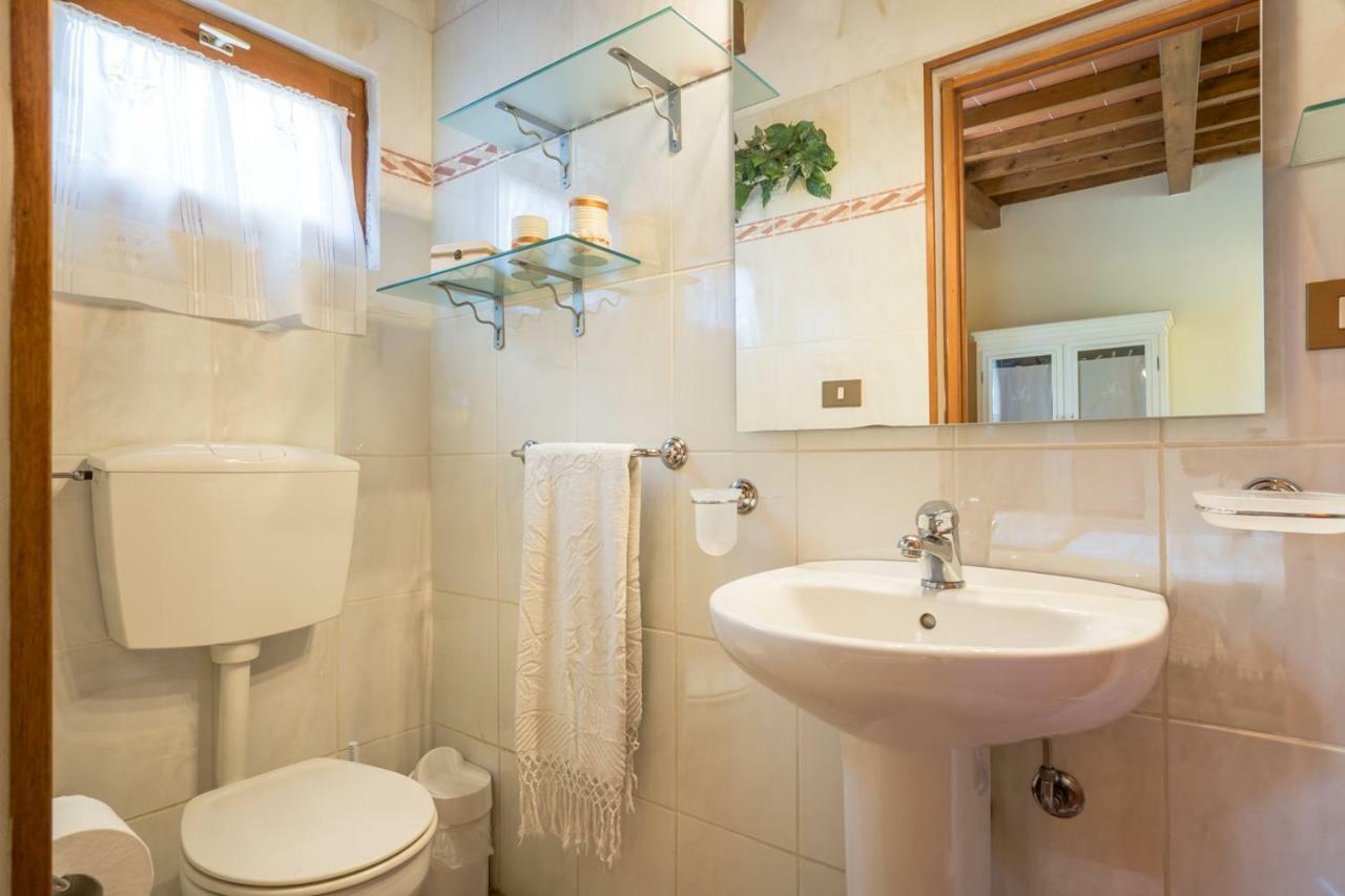 B&B Rosso Baccara Montevettolini Exterior photo